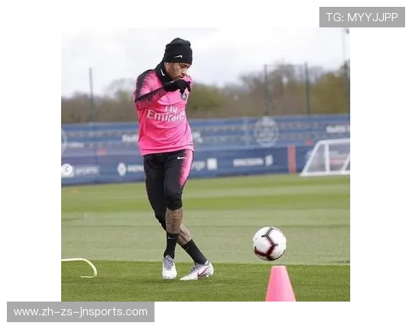 高性能足球训练服设计对运动员表现提升的影响与平衡分析 高性能足球训练服设计对运动员表现提升的影响与平衡分析