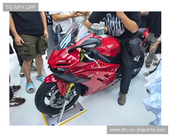 张雪机车赛后引热议一战封神的表现为何让全球观众既惊叹又担忧